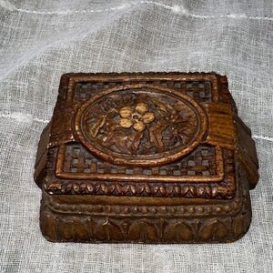 Victorian or Antique Intricately Hand Carved Wooden Trinket Box Removeable Lid